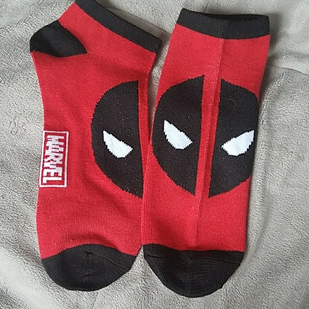 Deadpool ankle socks red black marvel